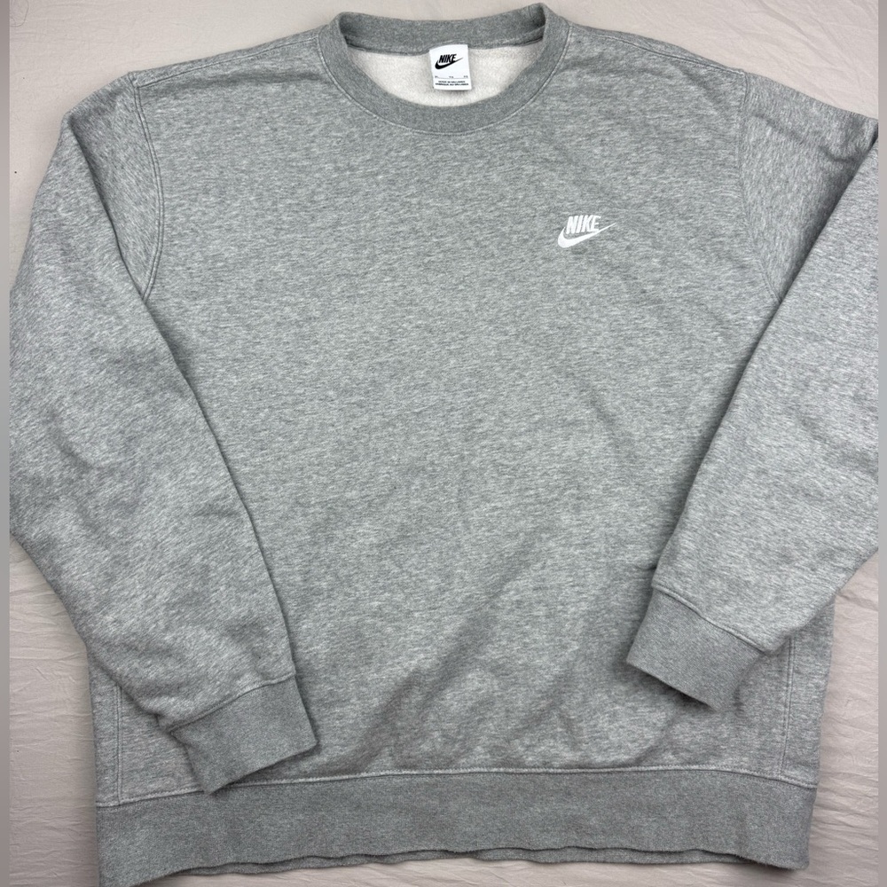 Nike Sportswear Club Fleece crew-neck sweatshirt in grey heather/white XL